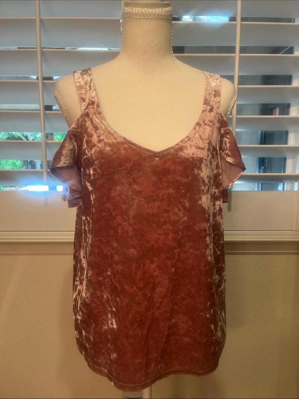 BCX Velvet Cold-Shoulder Camisole in Rose